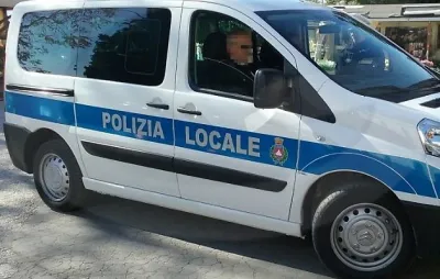Gubbio, automobilista ubriaco fermato sulla SS 219 Pian d’Assino: patente ritirata dopo un controllo della Polizia Locale
