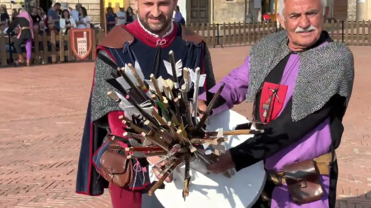 Gubbio e Assisi si sfidano con la balestra: torna “Balestrando per Francesco e Ubaldo” nel segno della storia