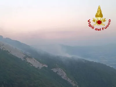 Monte Cucco, ancora incendi: Vigili del Fuoco e Forestale in azione in zone impervie